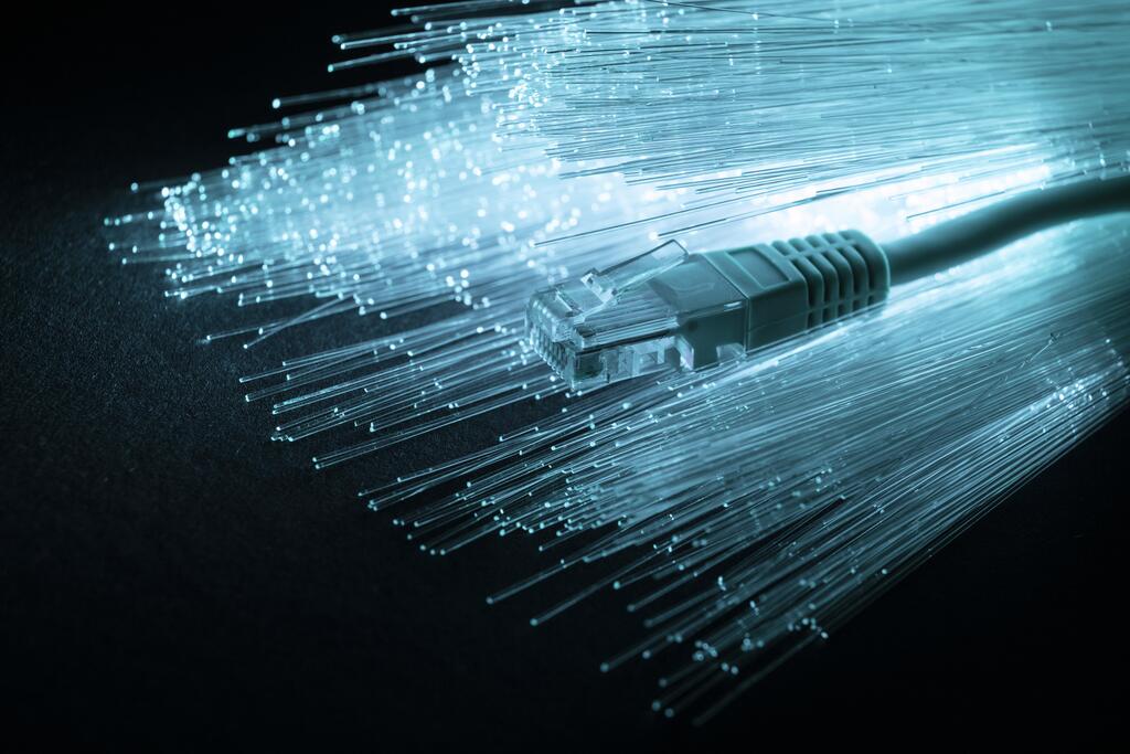 Fibra óptica ou internet via satélite? Descubra as diferenças!